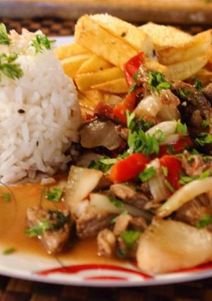 Una foto de Lomo saltado