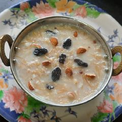 A picture of Sevai kheer (vermicelli kheer).