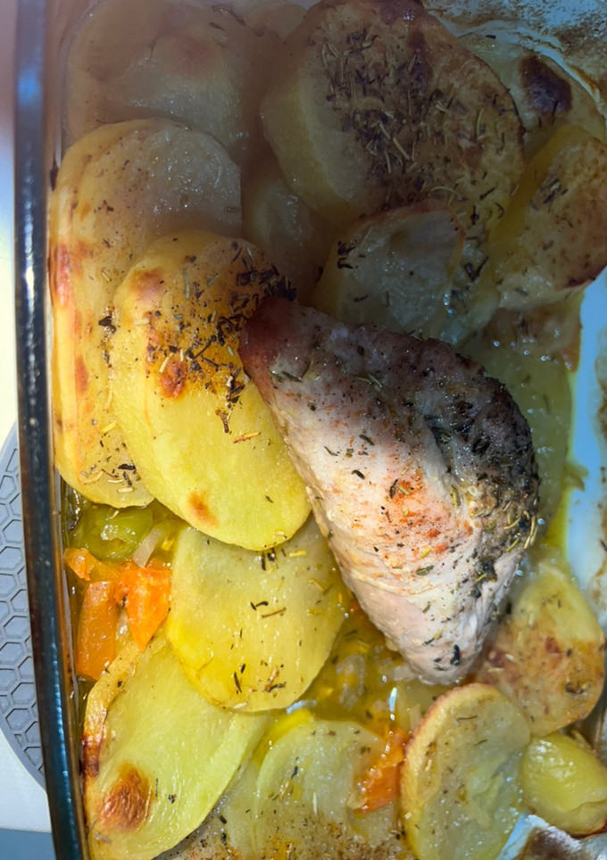Una foto de Solomillo de cerdo al horno con patatas