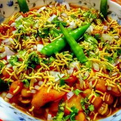 A picture of Ghugni Chaat.