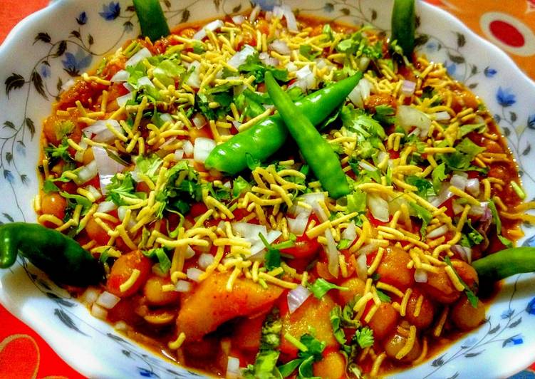 Easiest Way to Prepare Favorite Ghugni Chaat