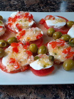 Una foto de Ensalada de tomate y mozzarella