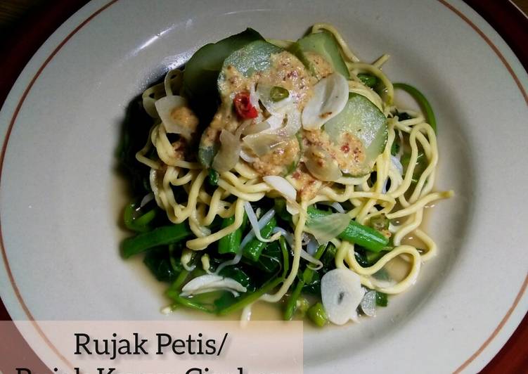 Resep: Rujak Petis/Kucur Khas Cirebon Untuk Pemula!