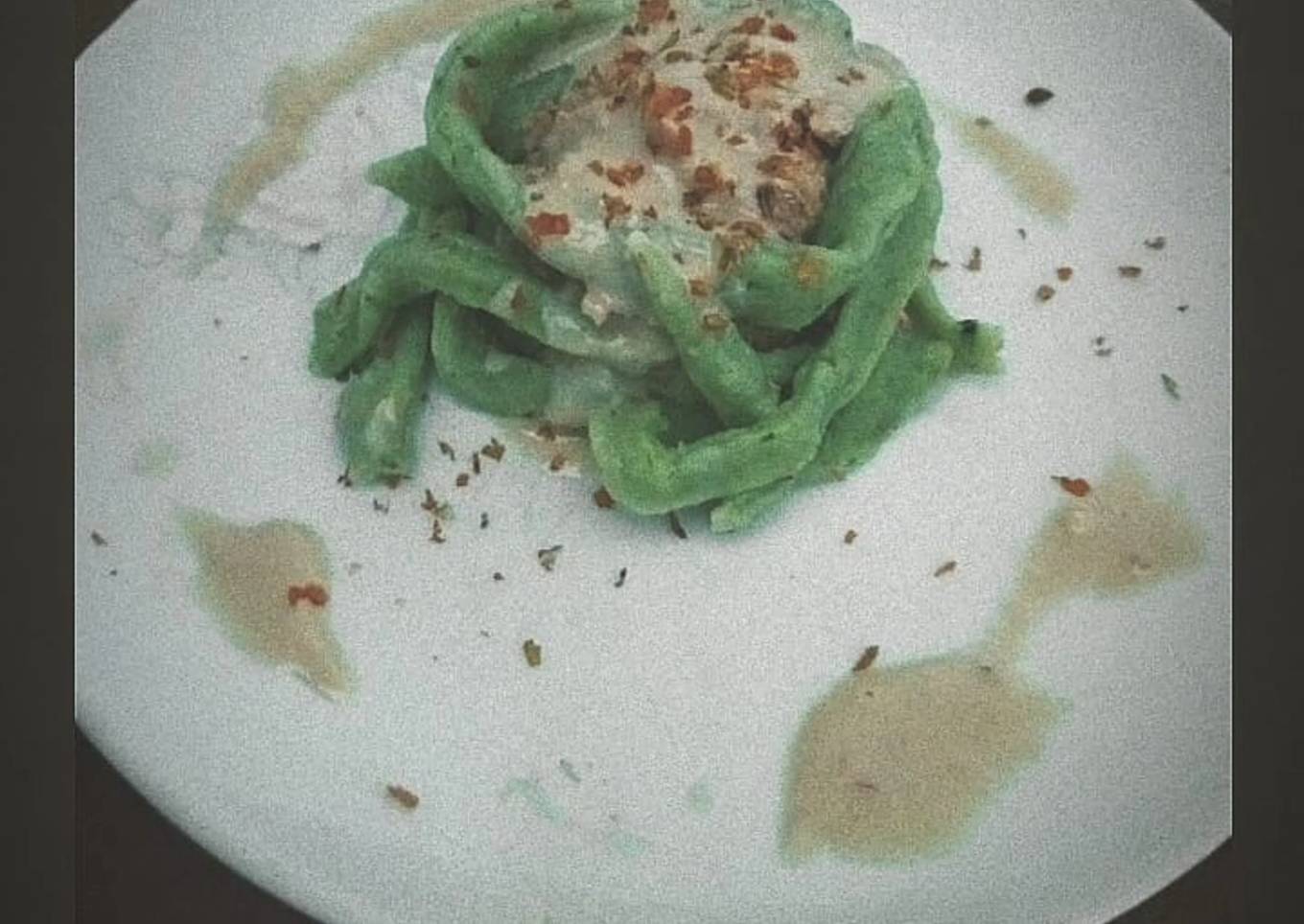 Fideos caseros de acelga con lomo de atún a la salsa parmesano