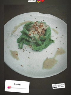 Una foto de Fideos caseros de acelga con lomo de atún a la salsa parmesano