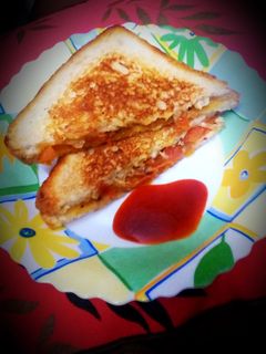 टमाटर प्याज़ के चीज़ी सैंडविच (Tamatar pyaz ke cheesy sandwich recipe in hindi) रेसिपी मुख्य फोटो