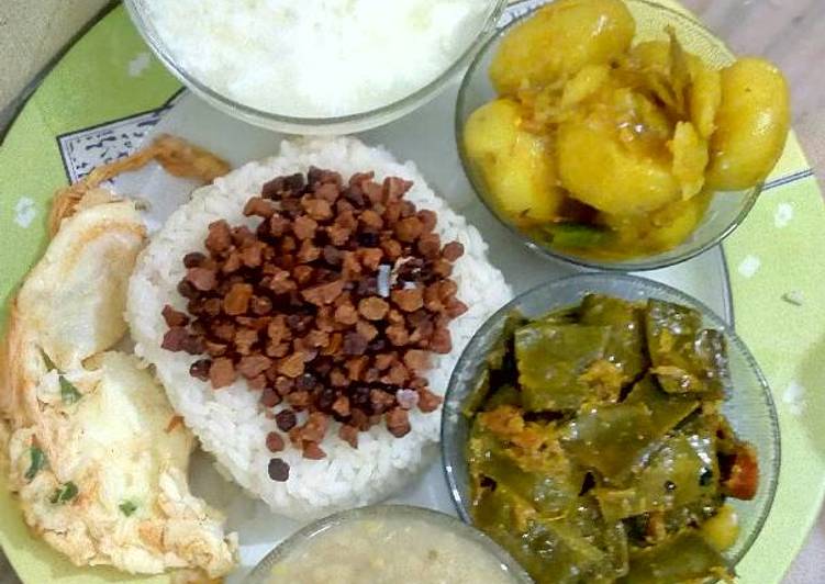 Rice, lentil fry,dal,sim jhal,aloo cuarri,egg fry,dhoy