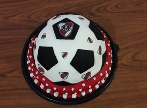 Una foto de Torta pelota de River Plate