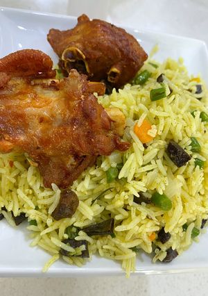 A picture of Vegetable stir fried rice.