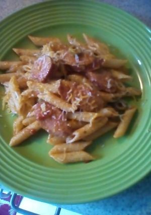 Una foto de Penne pasta con smoked sausage