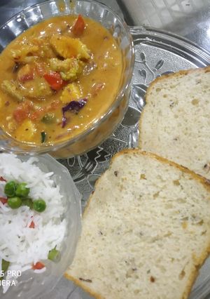 A picture of Thai curry with rice.