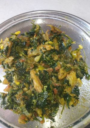 मेथी बोंबील (methi bombil recipe in marathi) रेसिपी चे मुख्य फोटो 