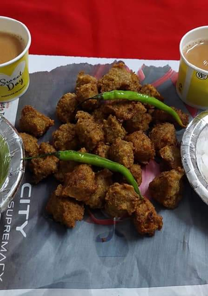 हरी मूंग दाल के पकौड़े (hari moong dal ke pakode recipe in hindi) रेसिपी मुख्य फोटो