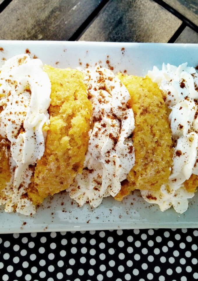 Una foto de Bizcochitos especiados de boniato con nata