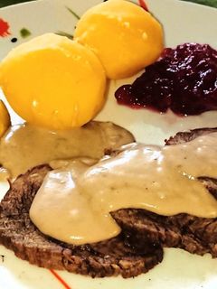Svéd 🇸🇪 hagyományos borjúsült "kalvstek" roquefort-os és feket recept fotója
