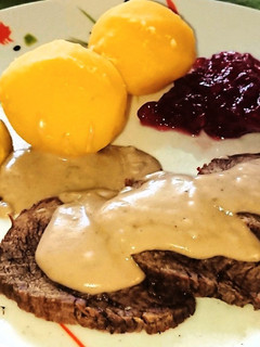 Svéd 🇸🇪 hagyományos borjúsült "kalvstek" roquefort-os és feket recept fotója
