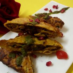 A picture of Phulka pakora roll.