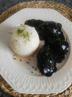 Una foto de Calamares rellenos en su tinta