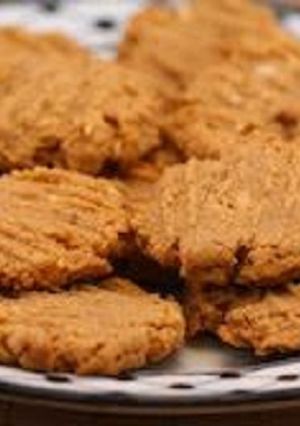 A picture of Easy Monster Cookies.