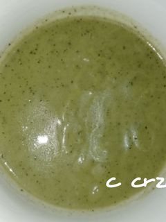 Una foto de Crema de patata, puerro y ortigas