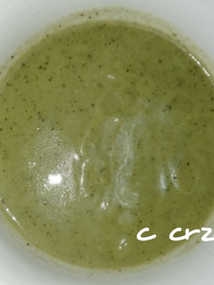 Una foto de Crema de patata, puerro y ortigas
