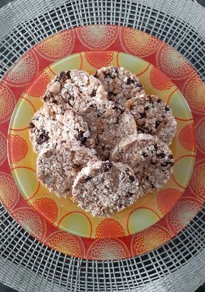 Une photo de Biscuits aux Flocons D'avoine, Noisettes et Pépites de Chocolat / Healthy