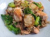 ข้าวผัดปลาแซลมอน หอยเชลล์