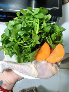 Hình của món Cháo đùi gà ta cải xà lách xoong.
