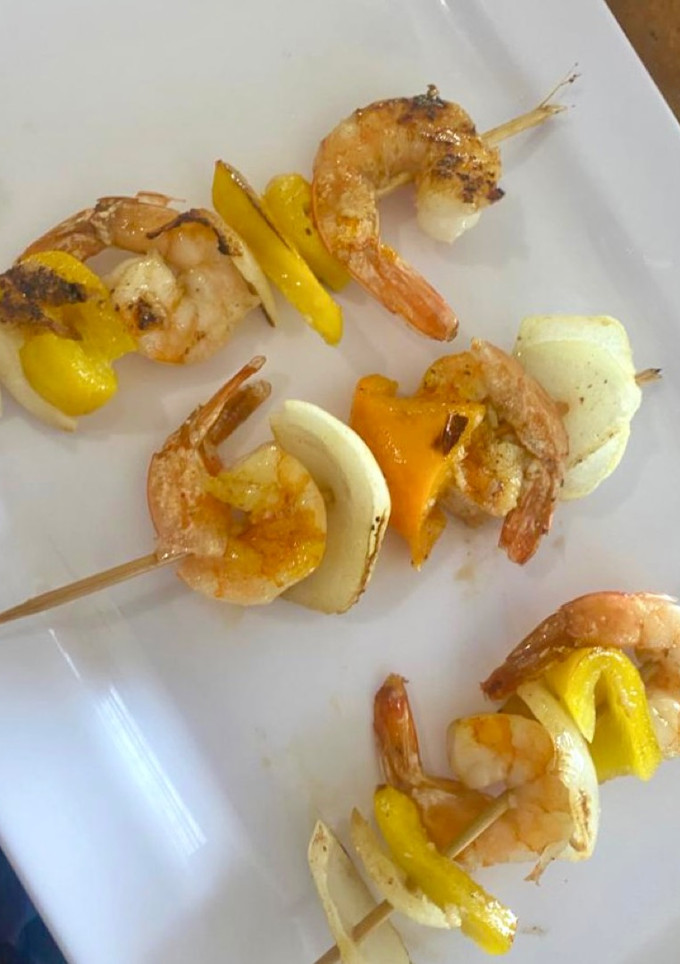 Una foto de Brocheta de camarón en sartén 🍤