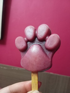 Una foto de Helado vegano de frutilla y arándanos
