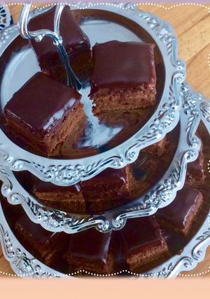 O poză a rețetei Cubulețe Sacher.