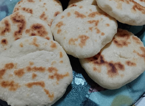 Una foto de Pan rápido sin levadura en sartén