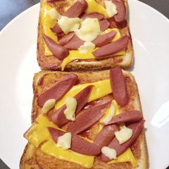 A picture of Toast Bread chicken sausage.