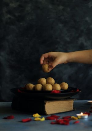 A picture of Peanut Jaggery Ladoos.
