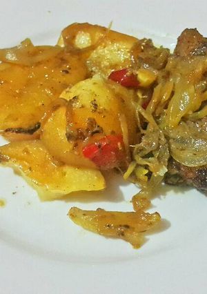Una foto de Costilla de Oveja al horno a la cerveza con papas