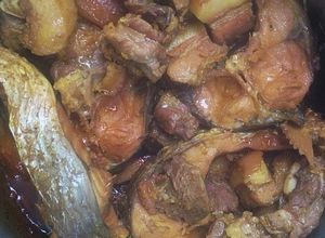 Hình của món Cá trắm kho thịt ba chỉ.