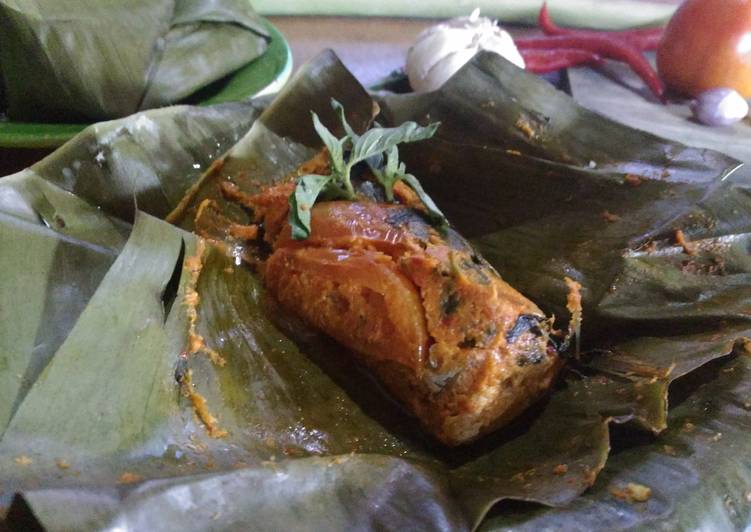 Bagaimana Membuat .: Pepes Ikan Tongkol + Kemangi ala Ibu :. Anti Gagal