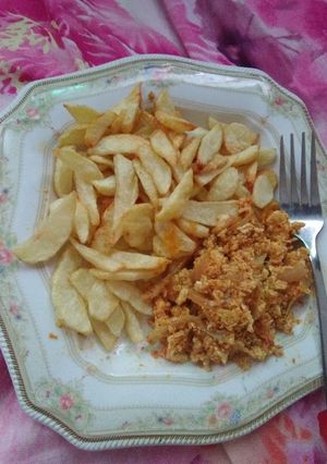 A picture of Irish Potato and egg sauce.