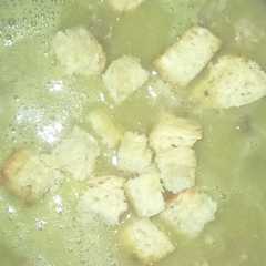 A picture of Crutones al ajillo.