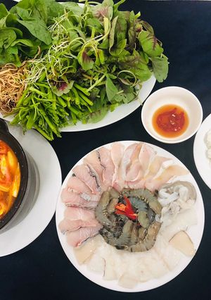 Hình của món Lẩu Thuỷ Chung.