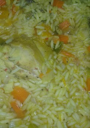 Una foto de Guiso de arroz rápido y rico...🤗😄