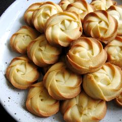 Basic Piped Sweet Biscuits A picture of Basic Piped Sweet Biscuits.