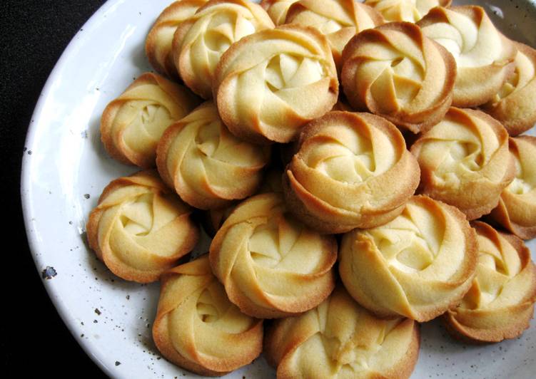 Simple Way to Make Any-night-of-the-week Basic Piped Sweet Biscuits