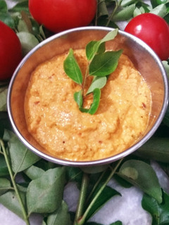 દુધી ટામેટા ની ચટણી (dudhi tomato chutney recipe in gujarati) રેસીપી મુખ્ય ફોટો