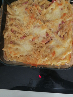 Una foto de Macarrones con nata, queso azul, mozzarella y bacon al horno
