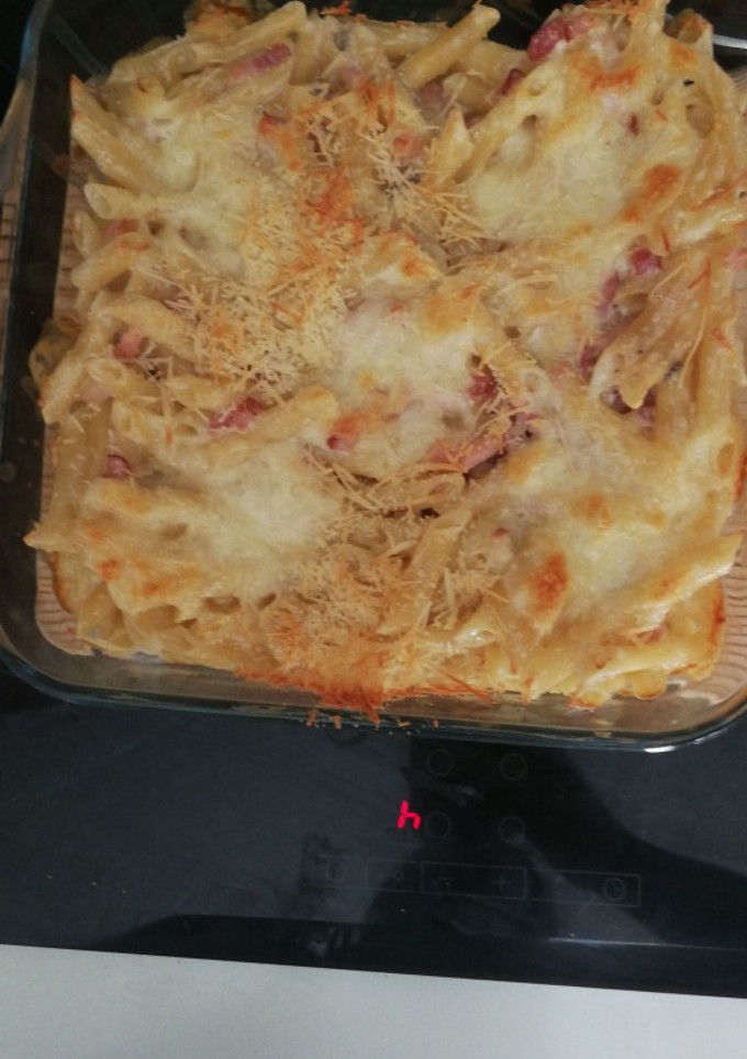 Una foto de Macarrones con nata, queso azul, mozzarella y bacon al horno