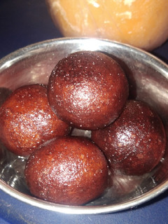 मावा पनीर के गुलाब जामुन(Mawa paneer ke gulab jamun recipe in Hindi) रेसिपी मुख्य फोटो
