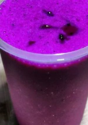 A picture of Dragon fruit milkshake.