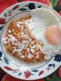 Chilaquiles rojos cremosos