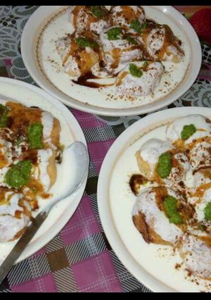 A picture of Dahi vada.